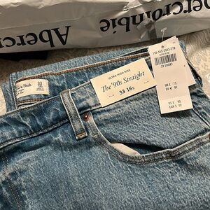 Abercrombie & Fitch Ultra High Rise 90s Straight Jean. NWT!